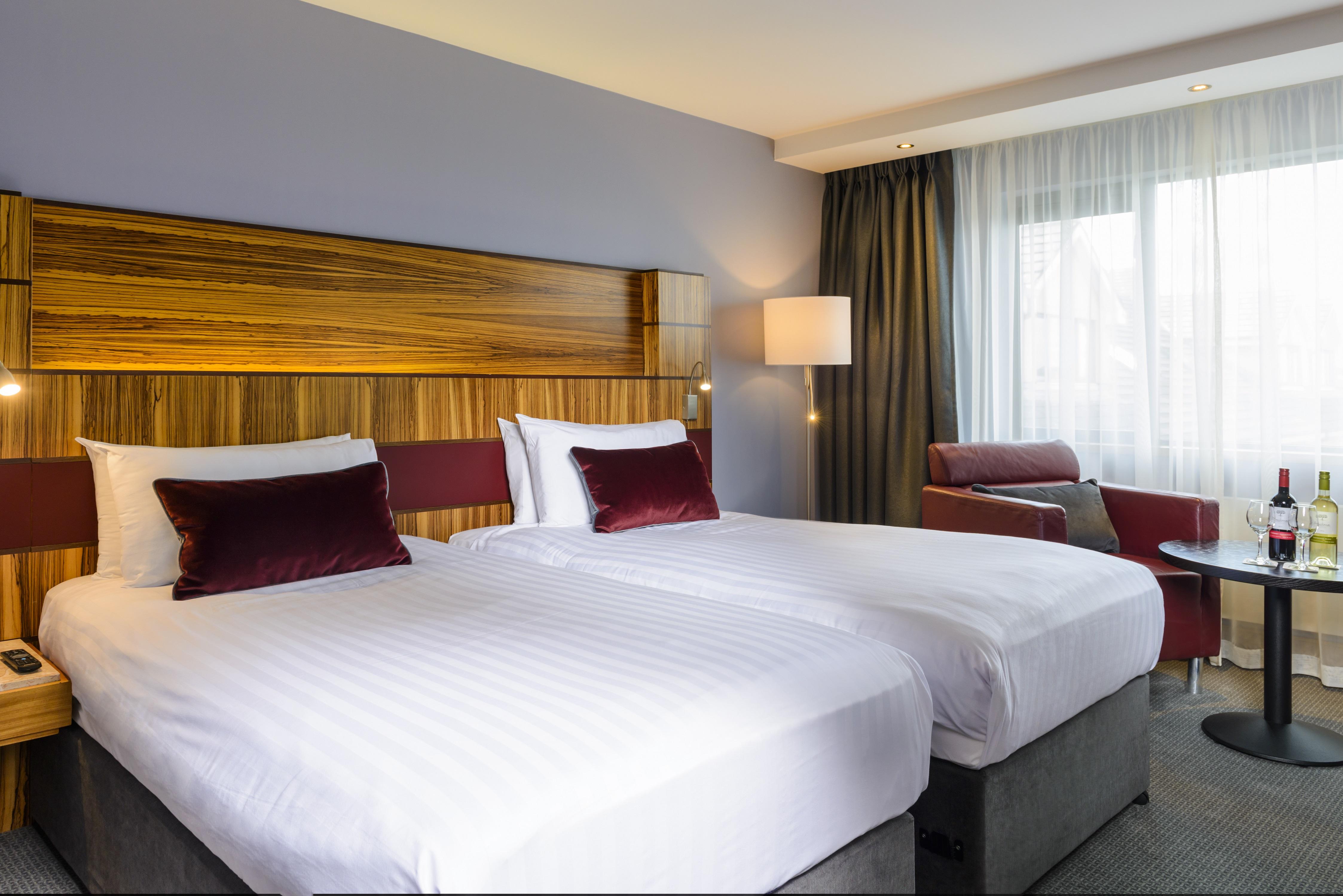 Radisson Blu Hotel, Атлон Экстерьер фото