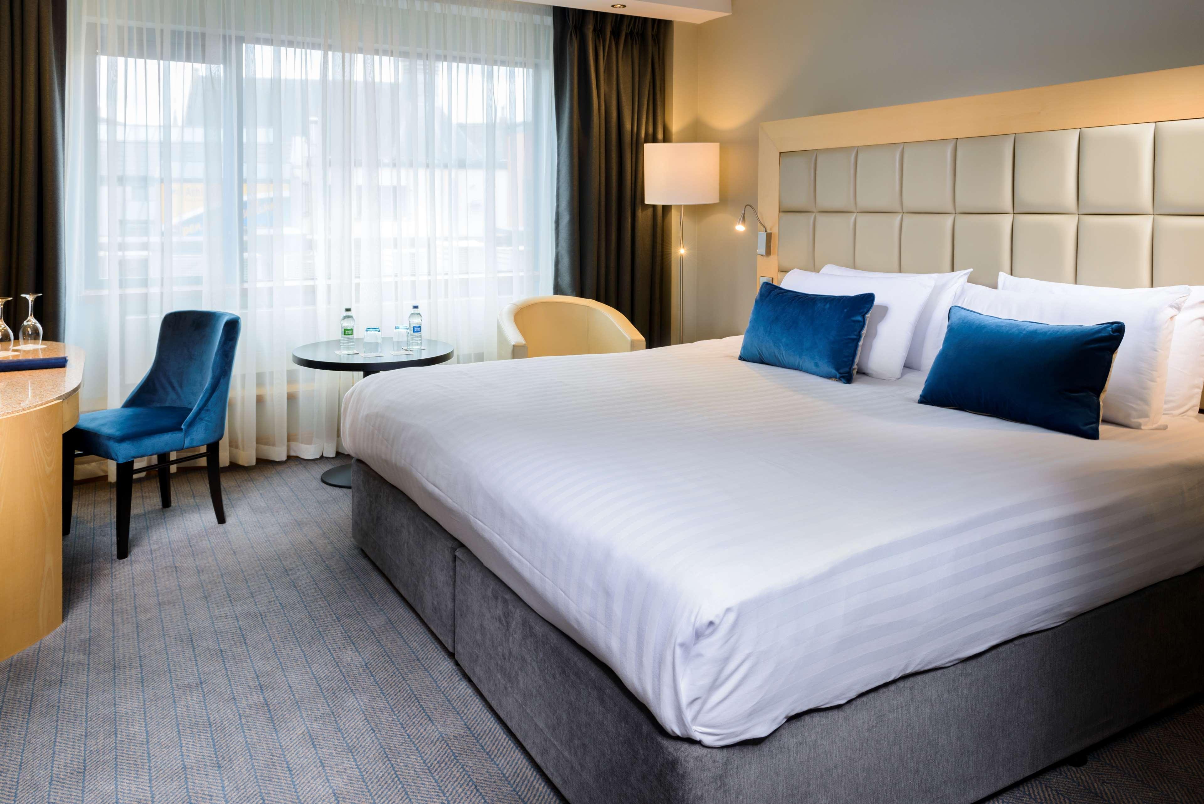 Radisson Blu Hotel, Атлон Экстерьер фото