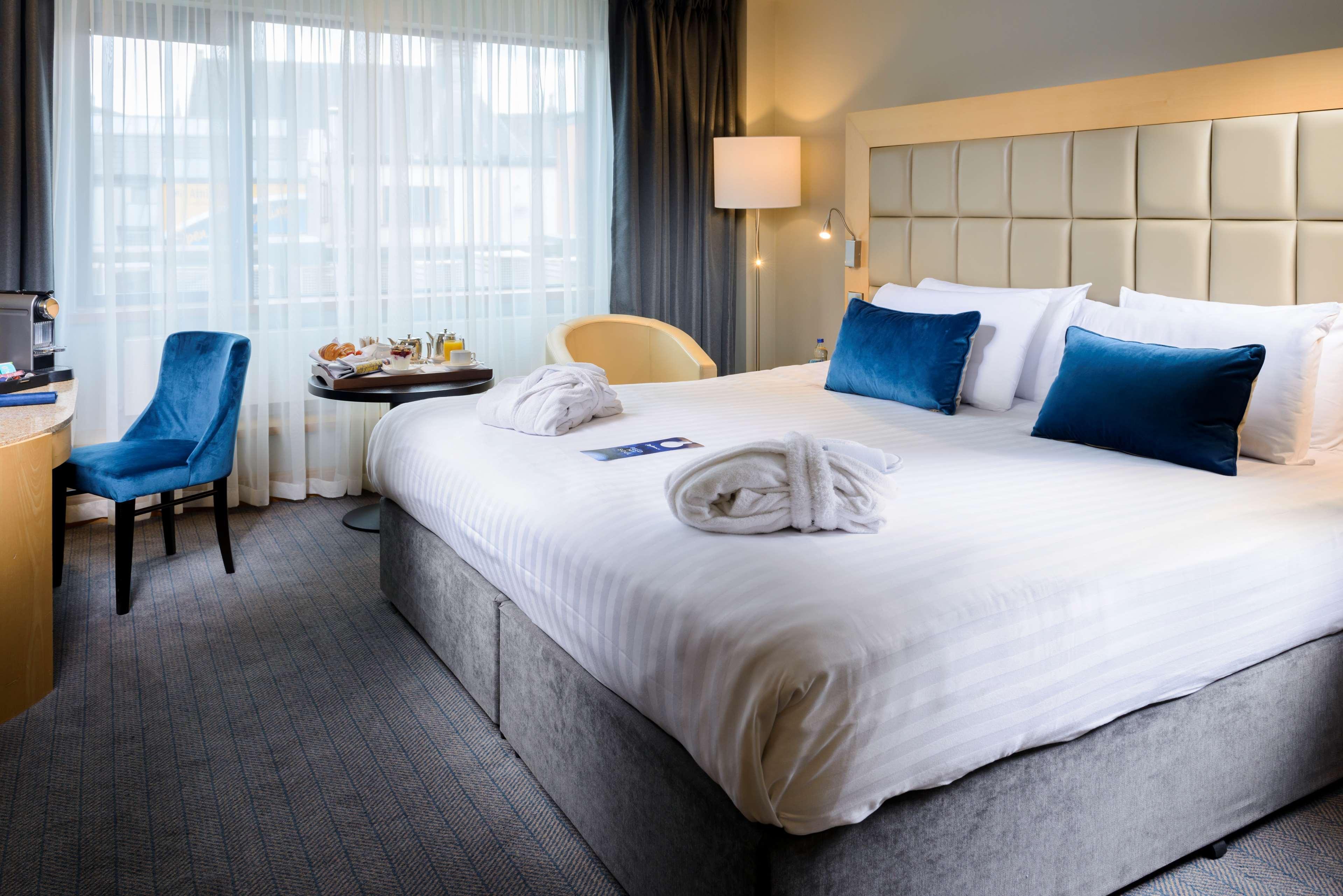 Radisson Blu Hotel, Атлон Экстерьер фото