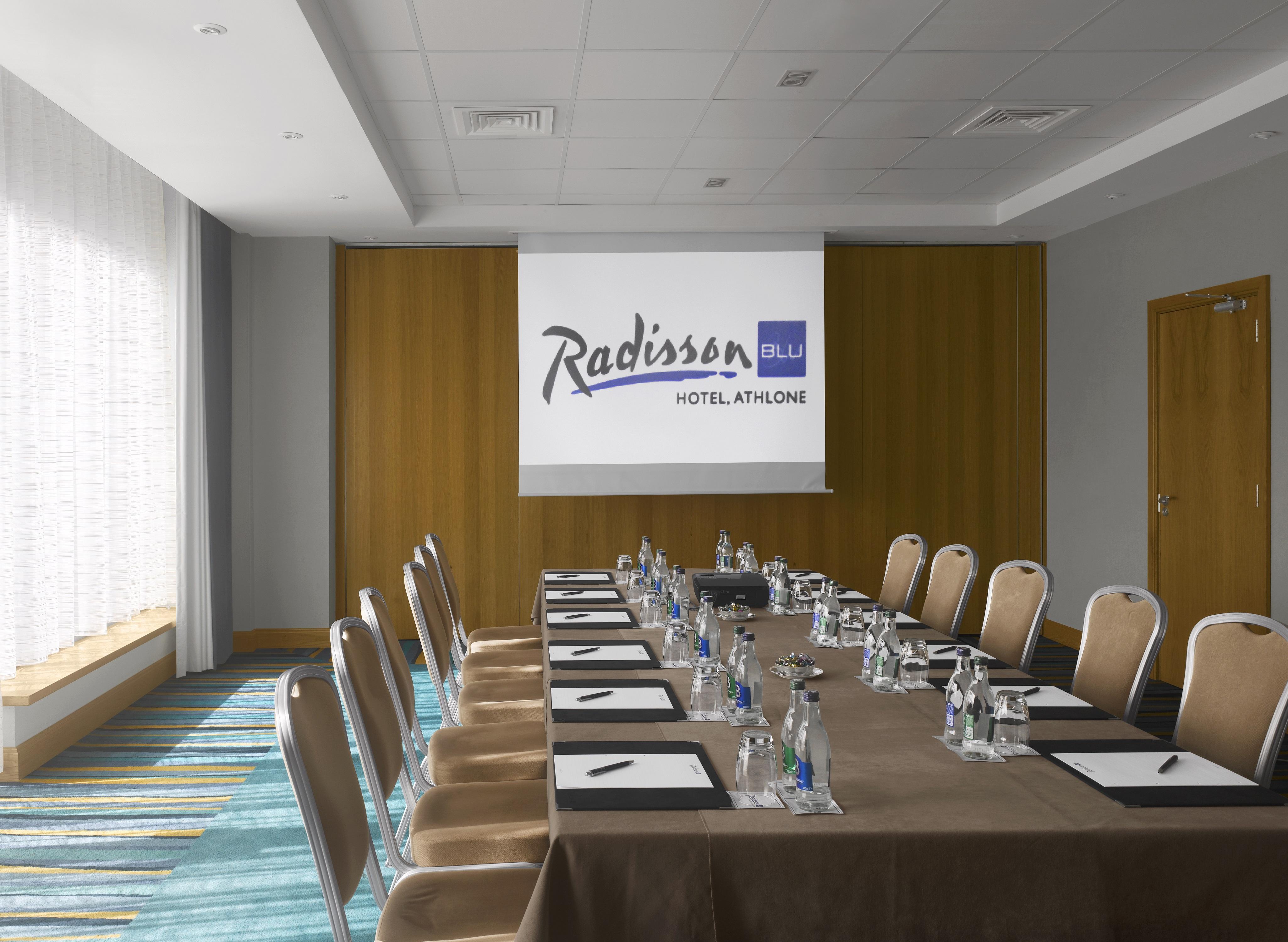 Radisson Blu Hotel, Атлон Экстерьер фото