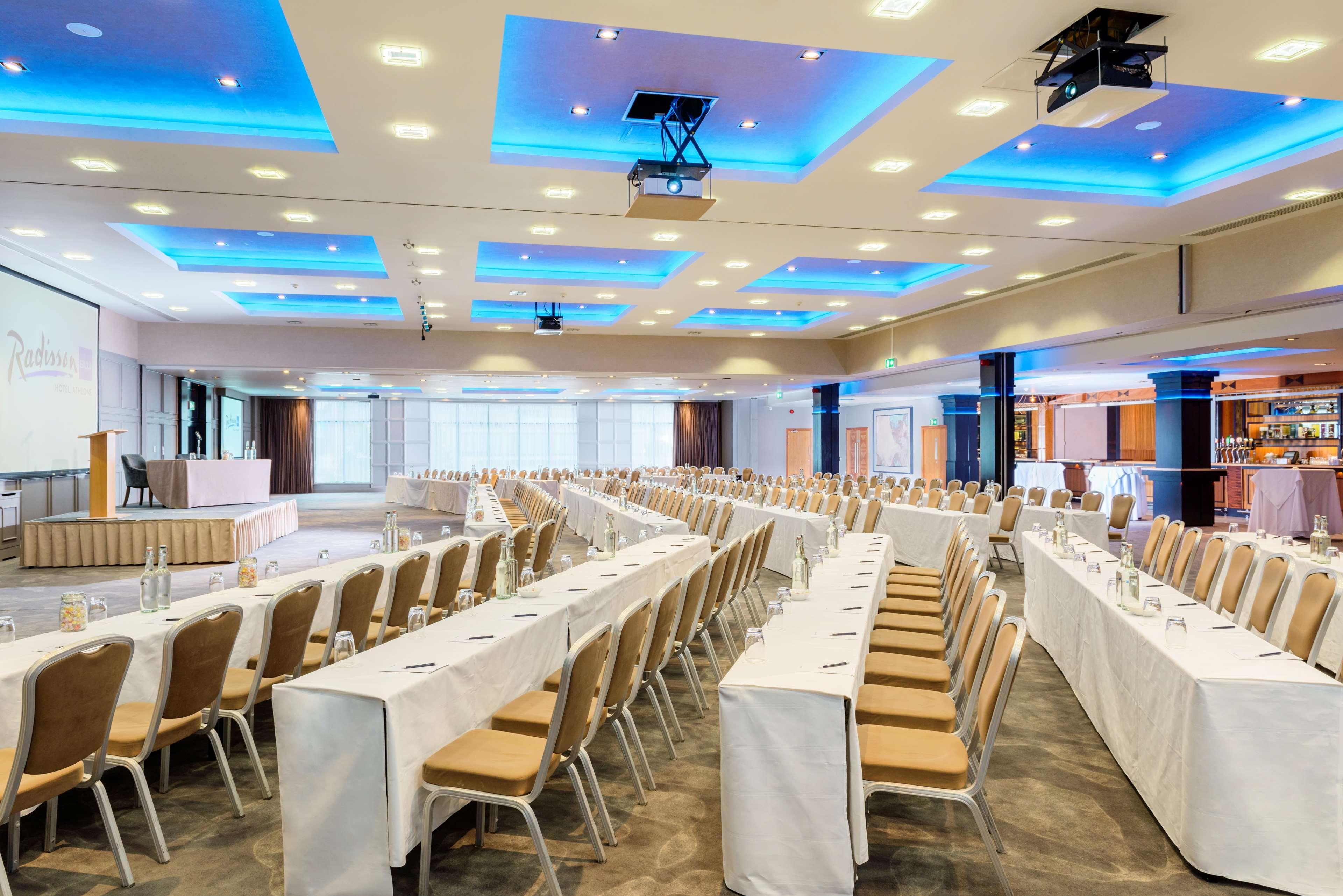 Radisson Blu Hotel, Атлон Экстерьер фото