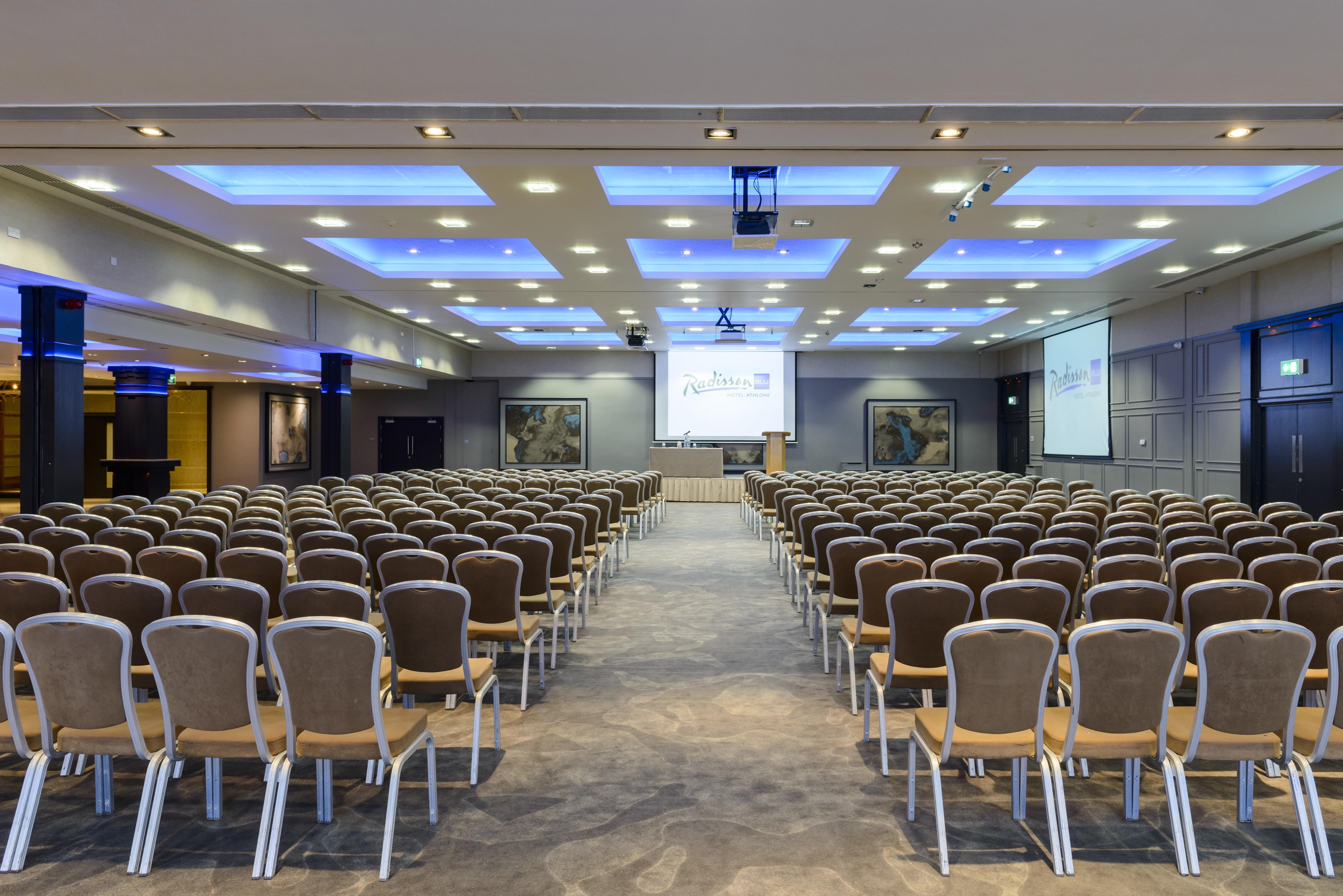 Radisson Blu Hotel, Атлон Экстерьер фото