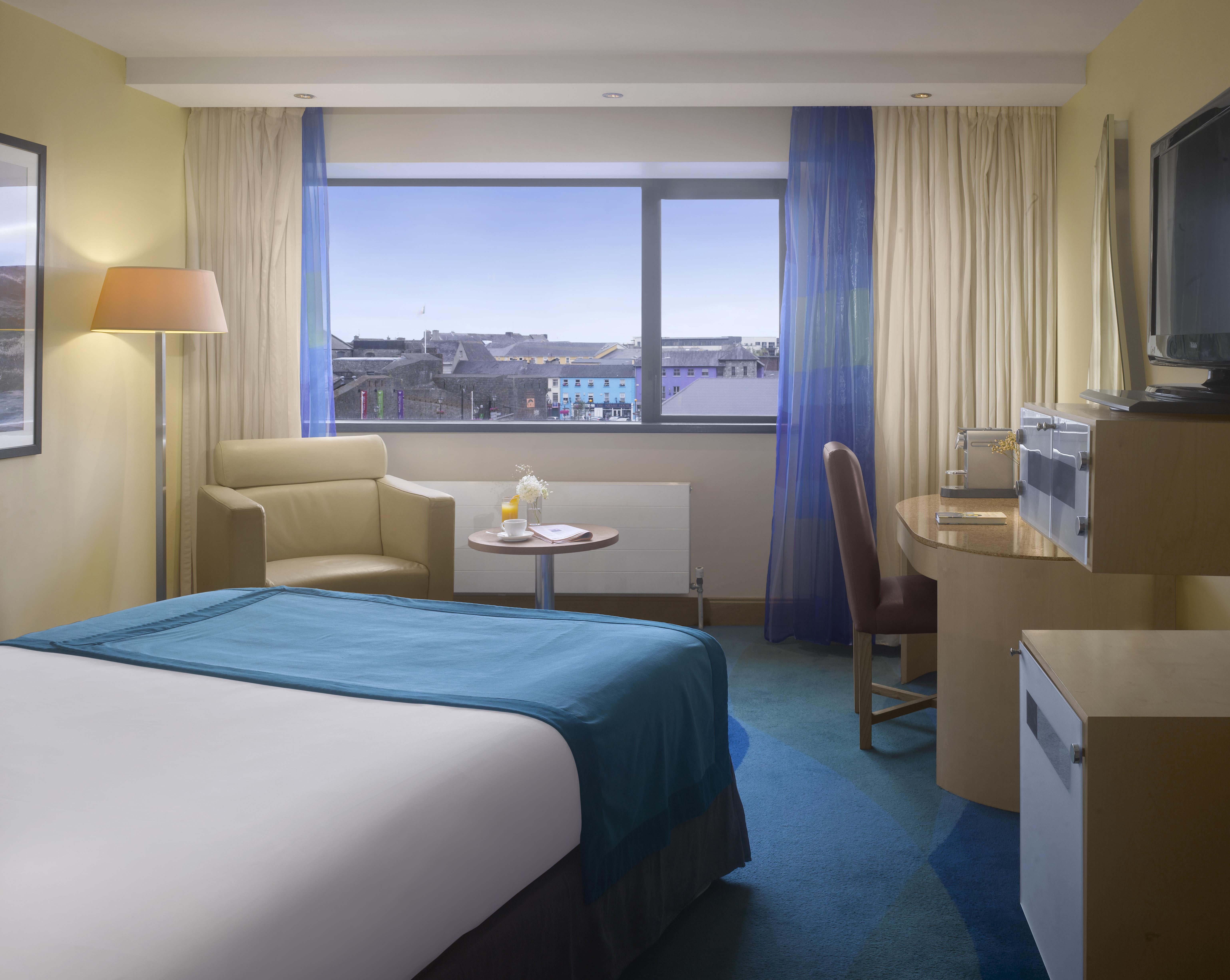 Radisson Blu Hotel, Атлон Экстерьер фото