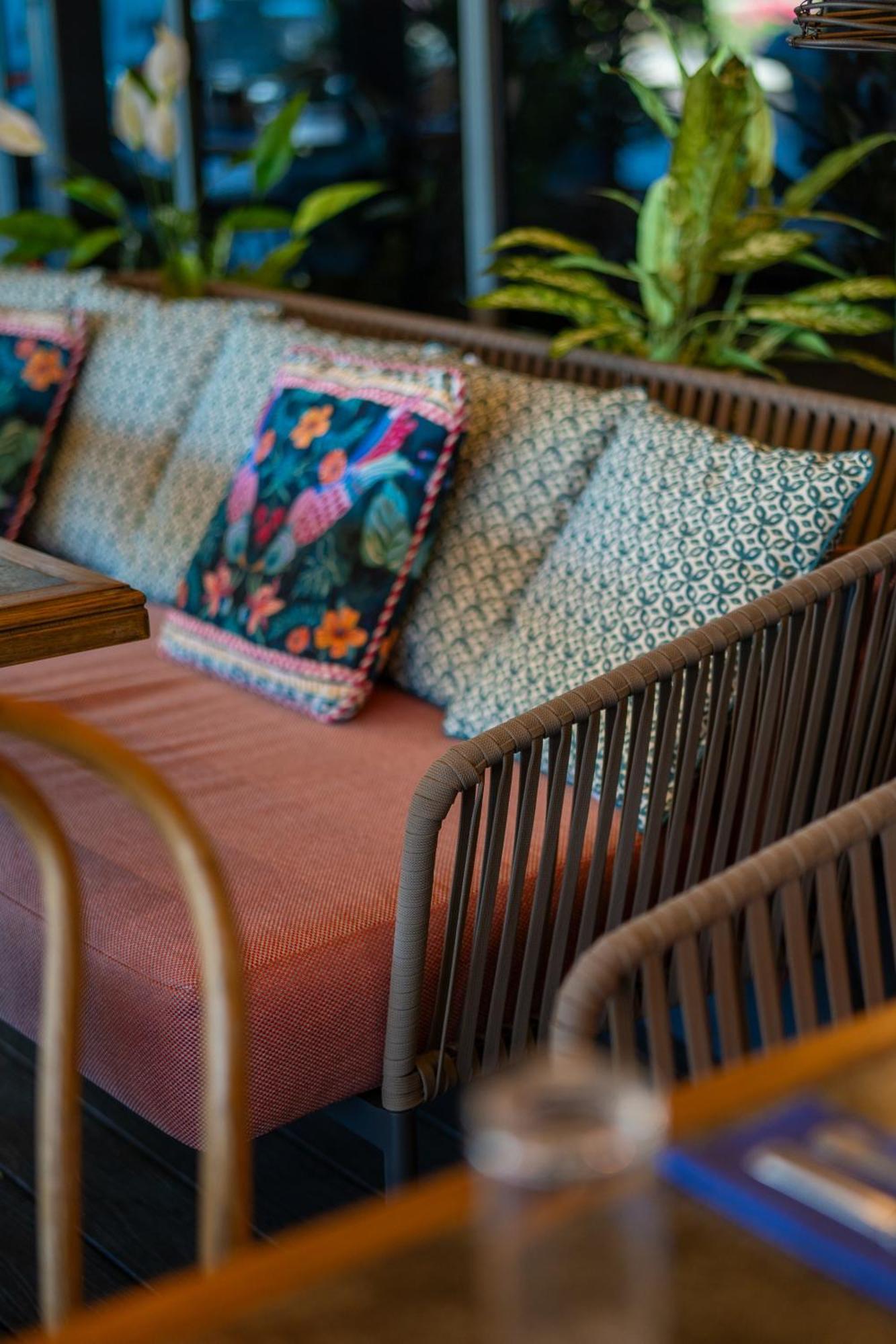 Radisson Blu Hotel, Атлон Экстерьер фото