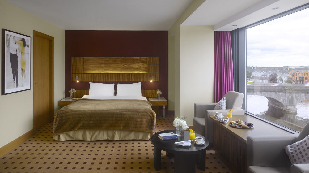 Radisson Blu Hotel, Атлон Экстерьер фото