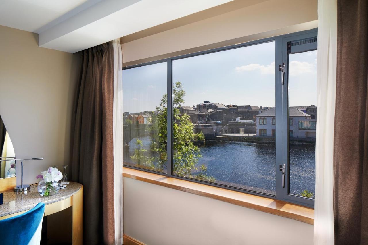 Radisson Blu Hotel, Атлон Экстерьер фото